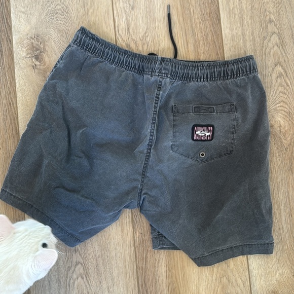 Quicksilver men’s shorts - Picture 2 of 5